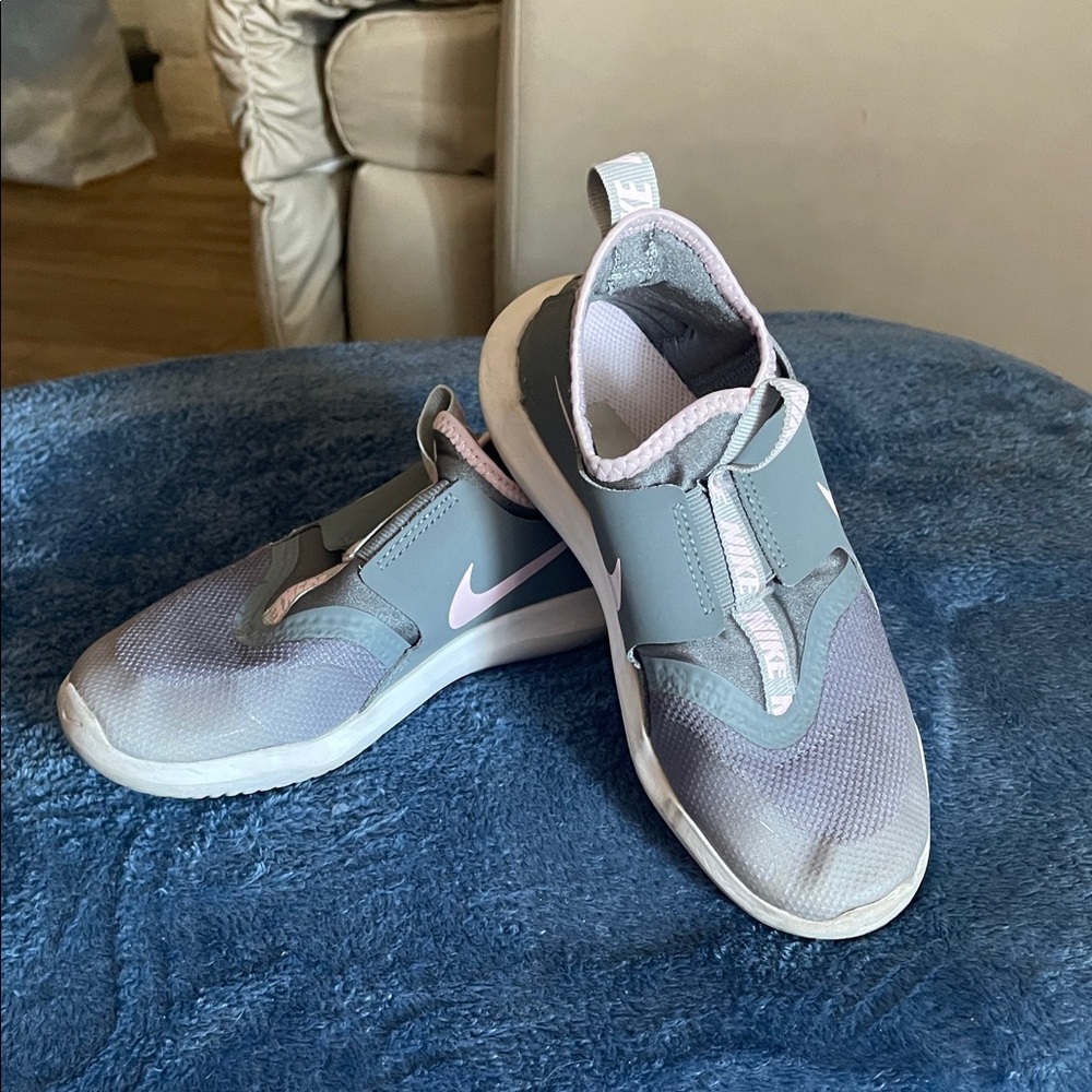 Nike Women's Gray and White Slip-On Sneakers